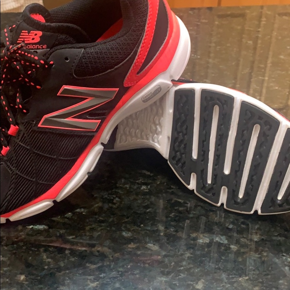 *NEVER WORN* new balance sneakers